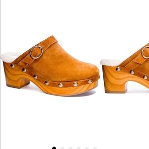 Chinese Laundry Carlie clog